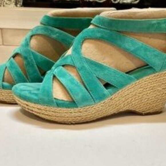 Sofft Madel Aqua Suede Espadrille Sandals Like New with a Box - Picture 2 of 4